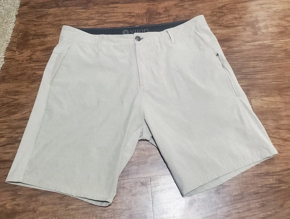 Vuori Mens beige Flat Front Shorts Size - 34 Fit Medium